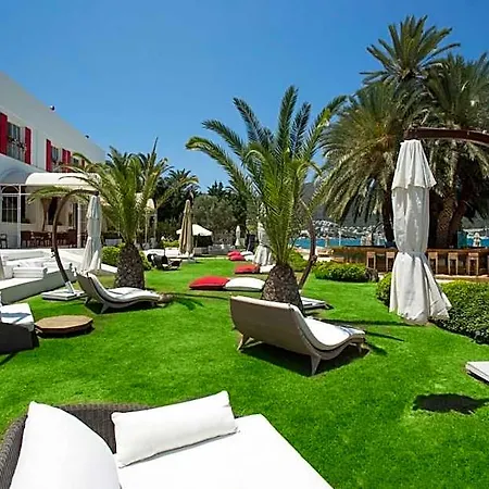 Toka & Club 3*