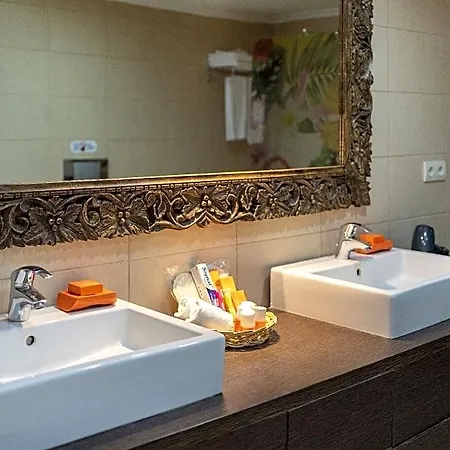 Hotel Toka & Club